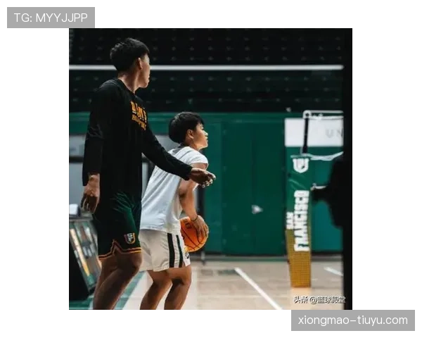 赵维伦耐心等待机会 训练中提升防守适应NCAA节奏